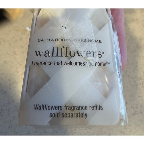 Bath & Body Works Wallflower Fragrance Plug BEE BUDDIES - Picture 4 of 5